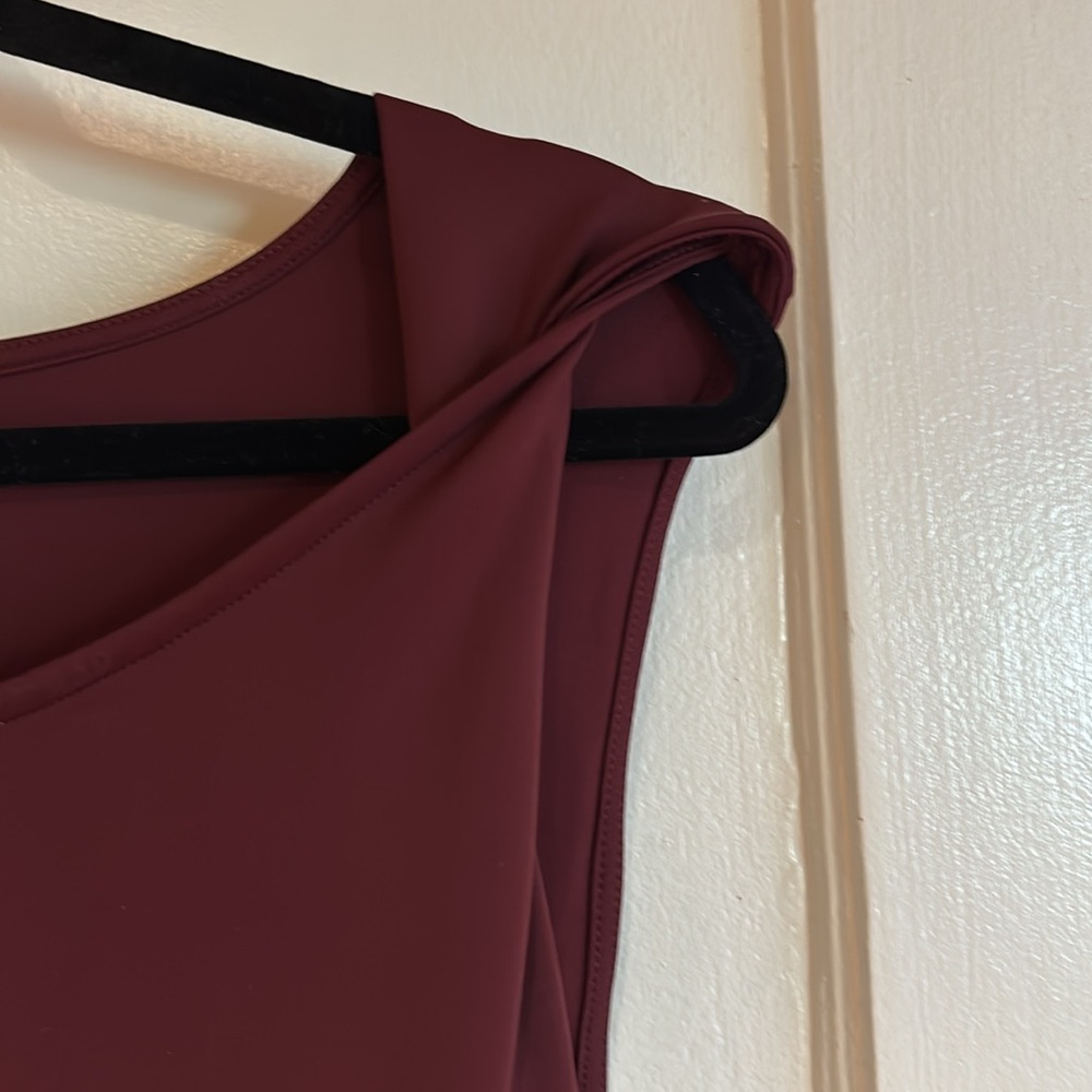 Good American, 4X nylon spandex maxi dress in Burgundy. Sleeveless back slip. - Picture 3 of 7